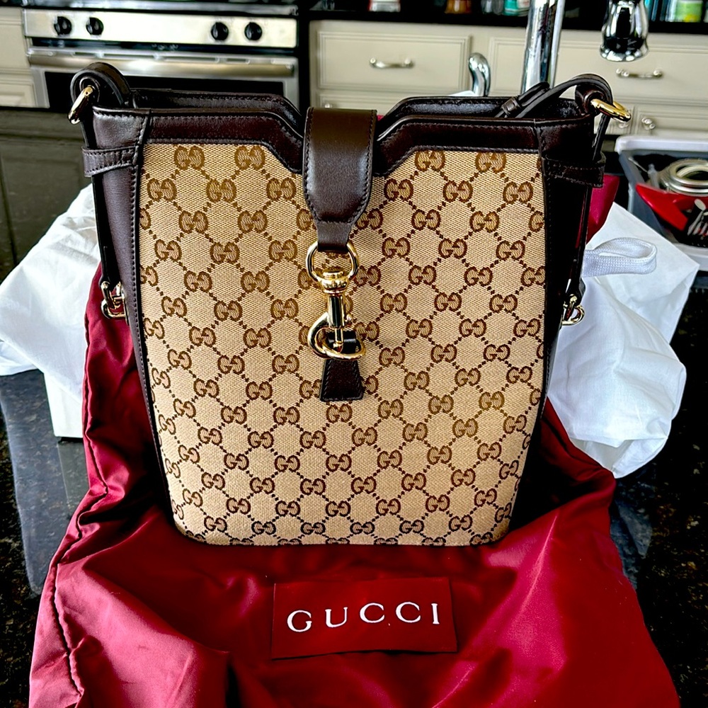 ****Authentic Gucci new bucket bag****